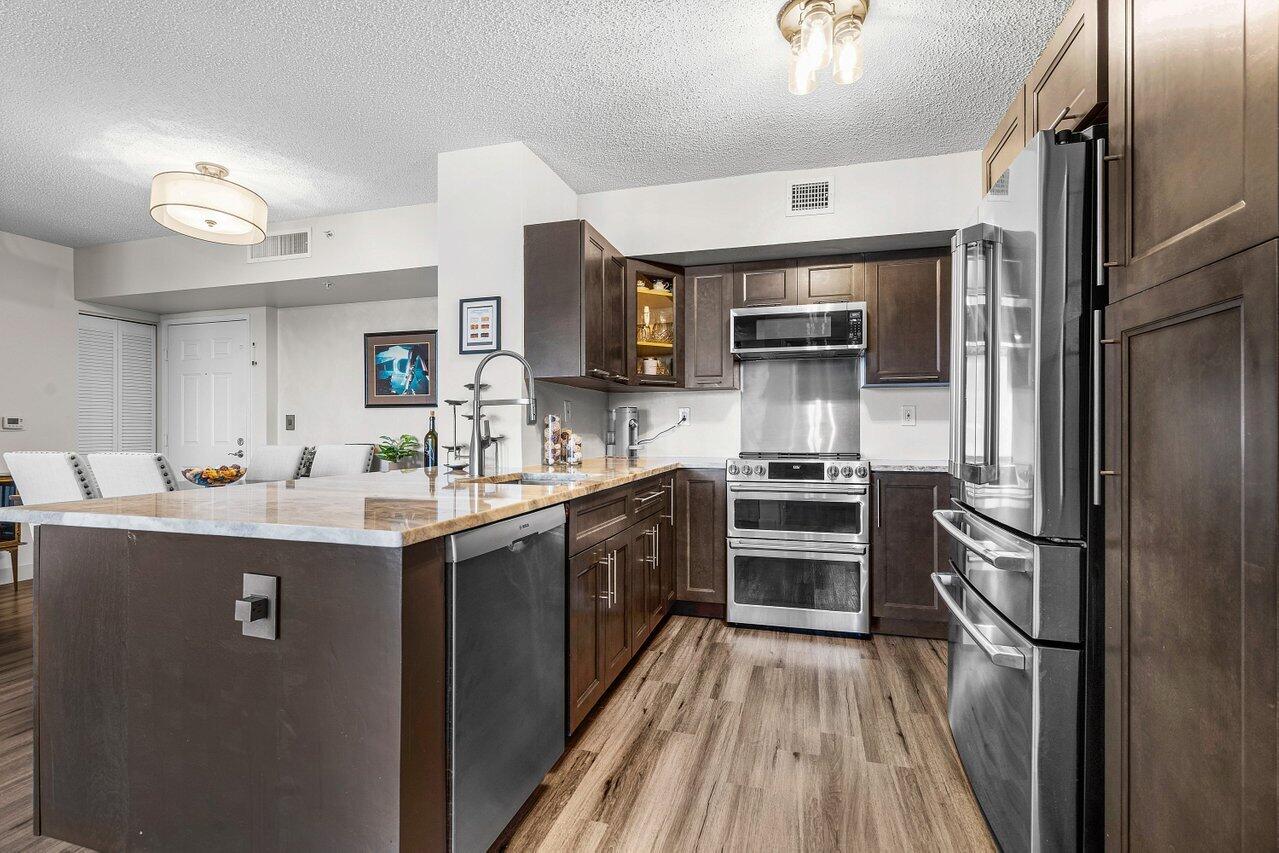 TOWER CONDO AT CITYPLACE - Residential