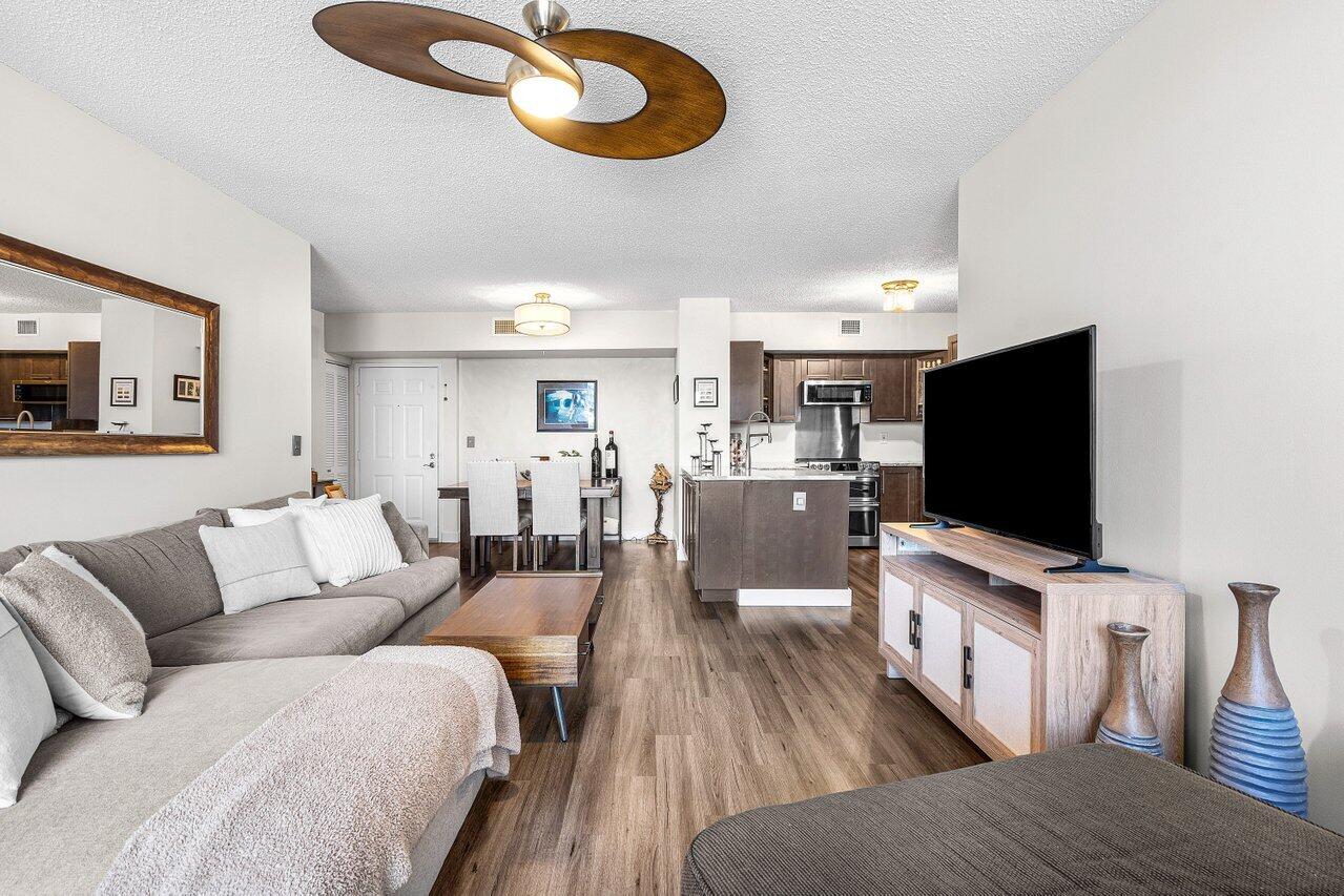 TOWER CONDO AT CITYPLACE - Residential