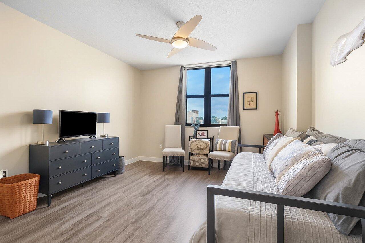 TOWER CONDO AT CITYPLACE - Residential