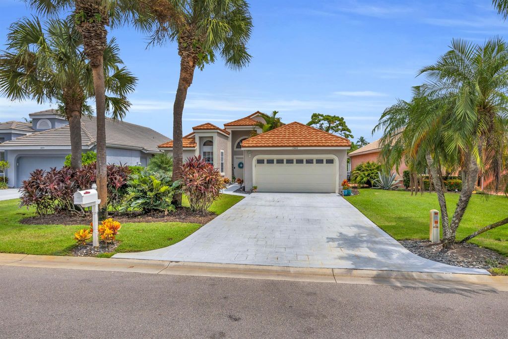 Photo of 13862 Palm Grove Place, Palm Beach Gardens, FL 33418 (MLS # R11122471)