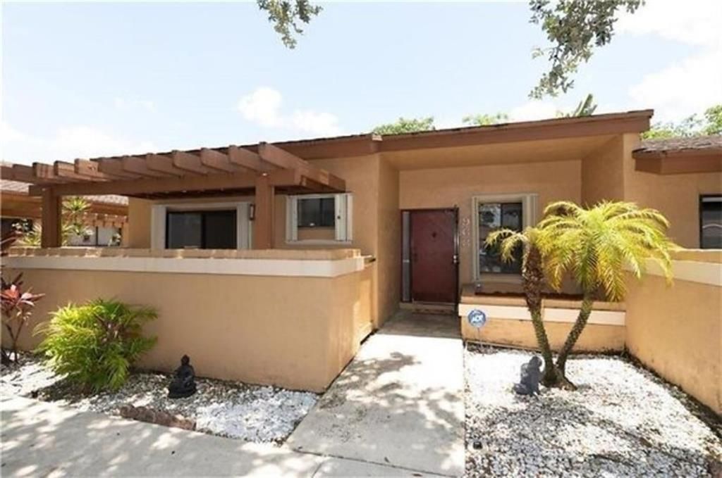 Photo of 968 NW NW 79TH TER #968, Plantation, FL 33324 (MLS # F10288012)