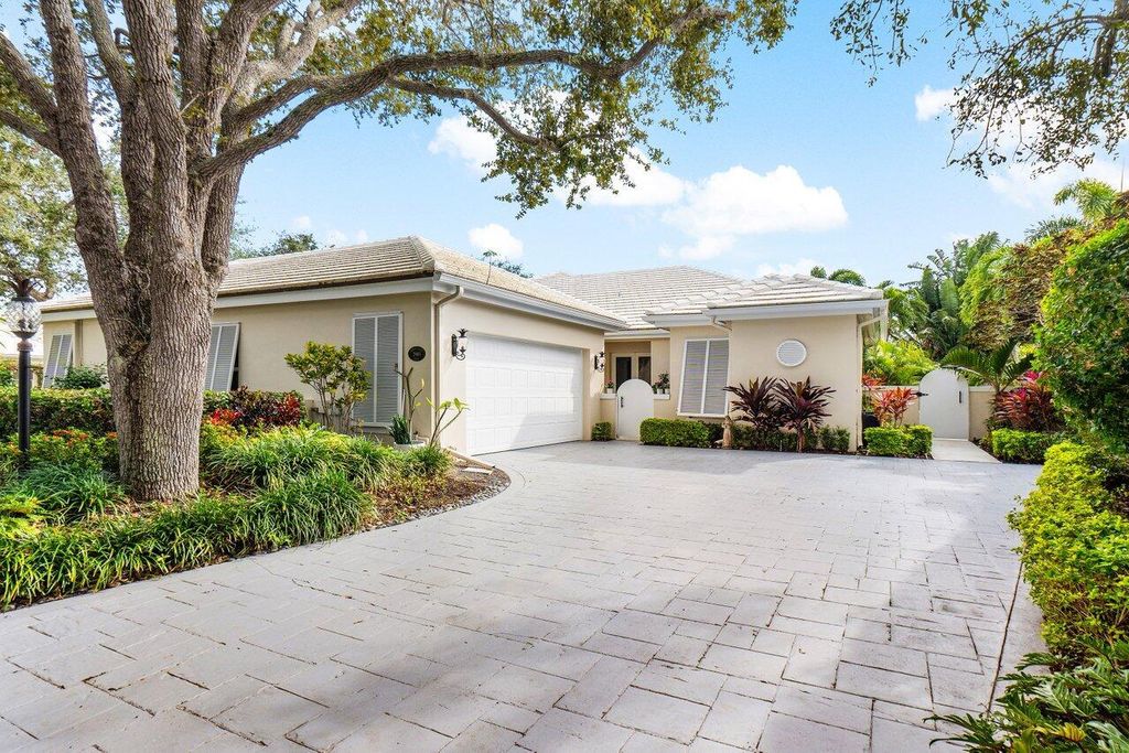 Photo of 2660 Cypress Island Drive, Palm Beach Gardens, FL 33410 (MLS # R11085265)