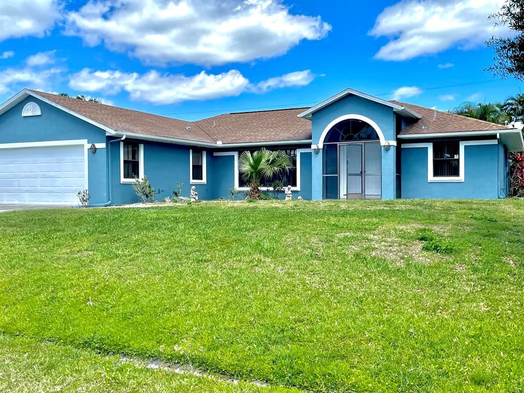 Photo of 855 SE Sweetbay Avenue, Port Saint Lucie, FL 34983 (MLS # R10794078)