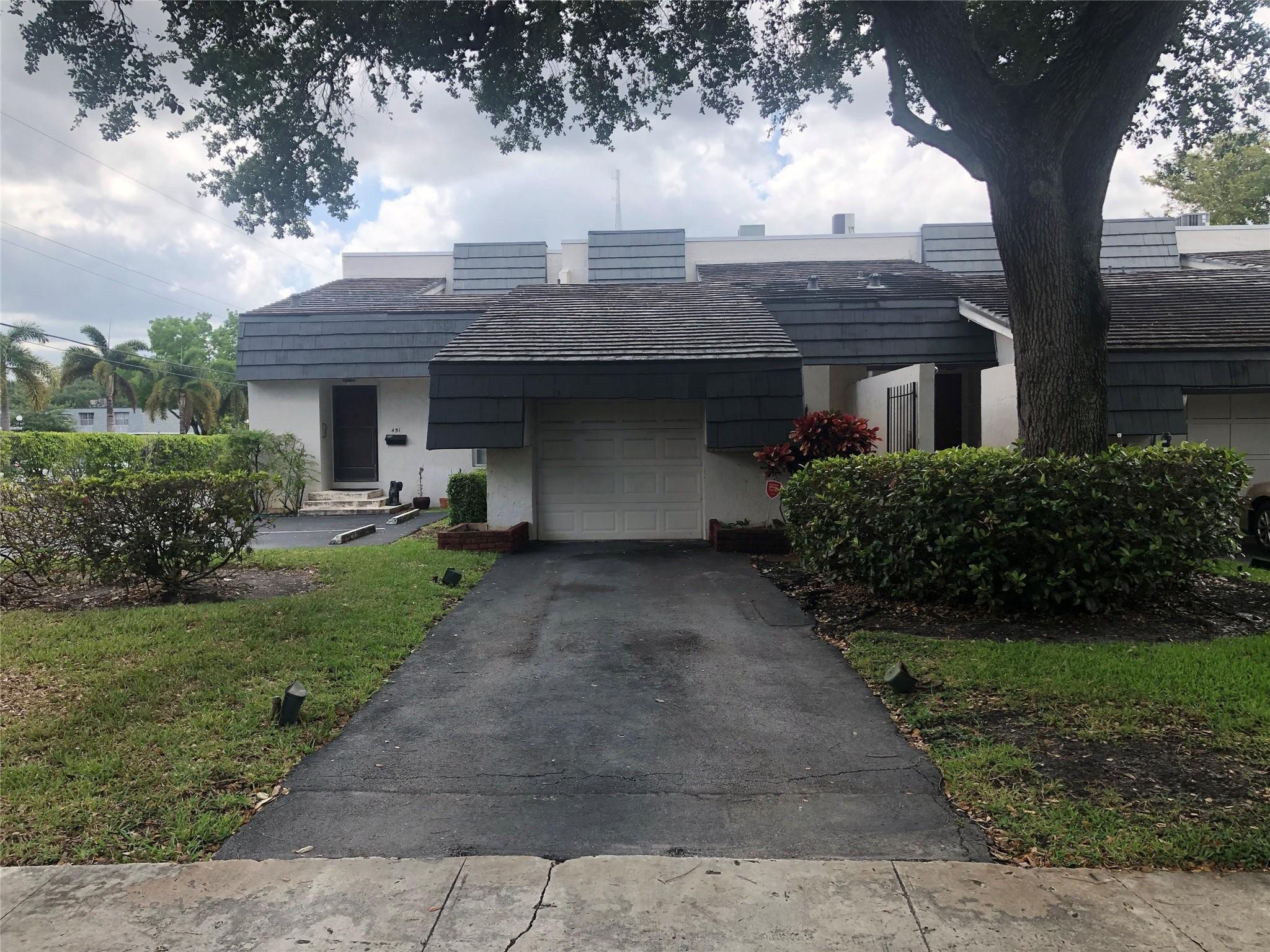 POLYNESIAN VILLAS CONDOMINIUM - Residential