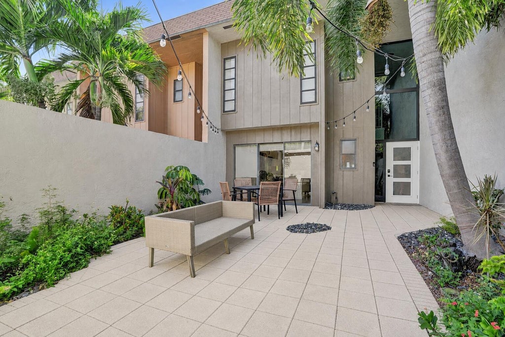 Photo of 4799 NW 9TH Avenue, Deerfield Beach, FL 33064 (MLS # B26068969)