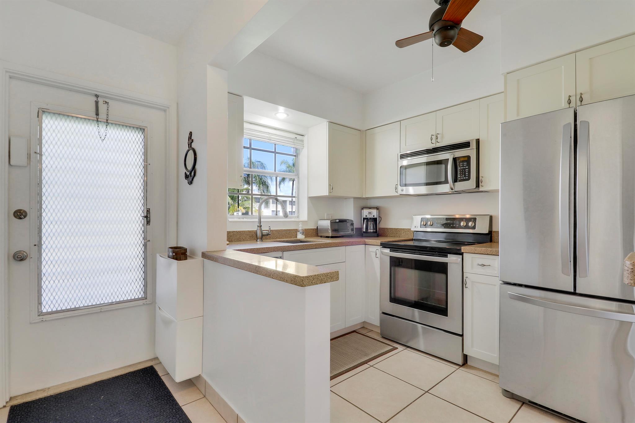 LAKESHORE LODGE CO-OP - Residential
