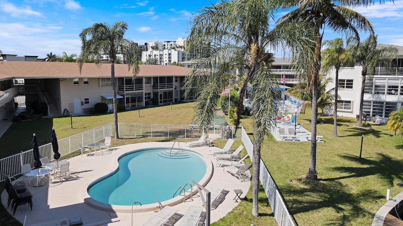 LAKESHORE LODGE CO-OP - Residential