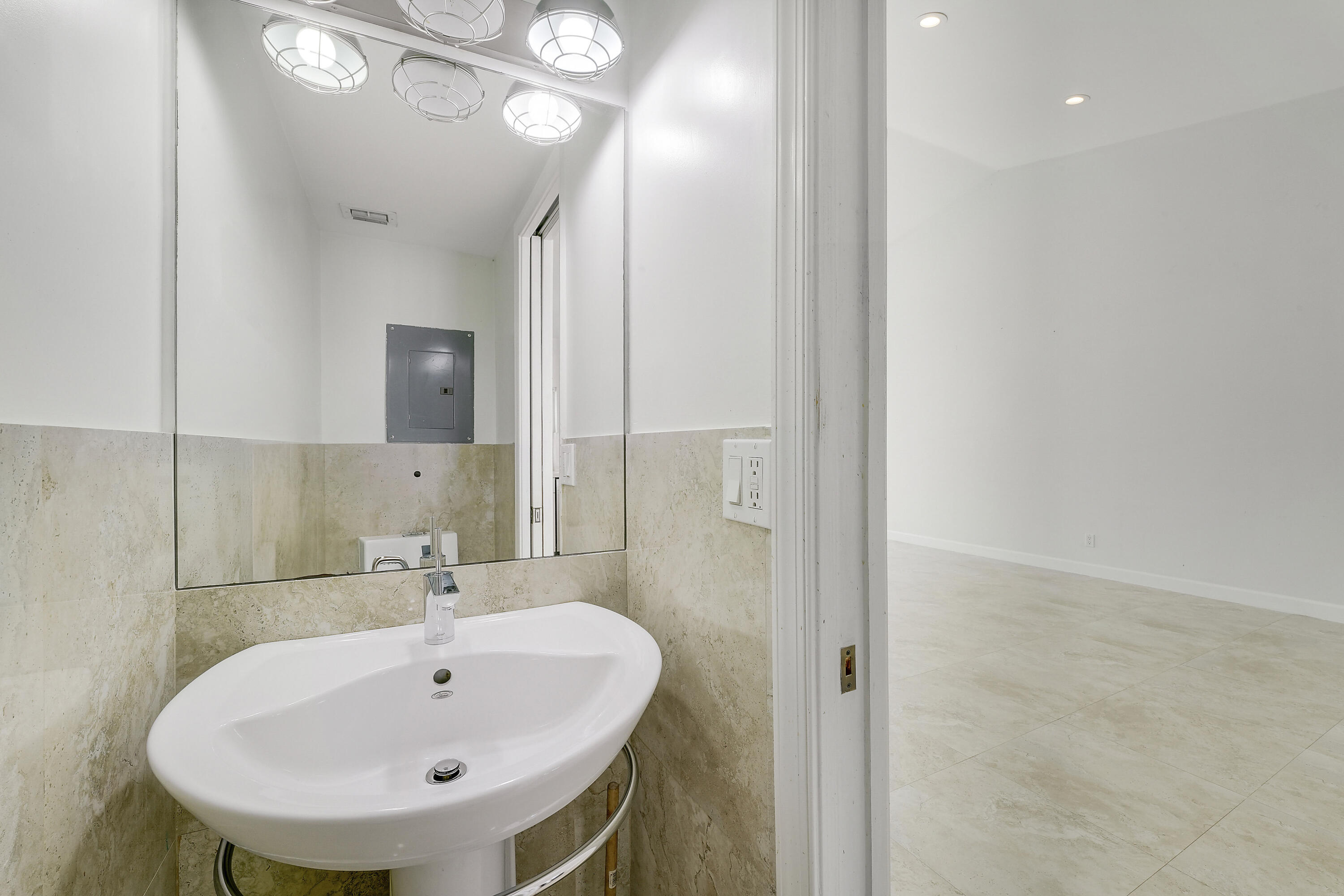 MYKONOS COURT OF BOCA GOLF & TENNIS CLUB - Residential