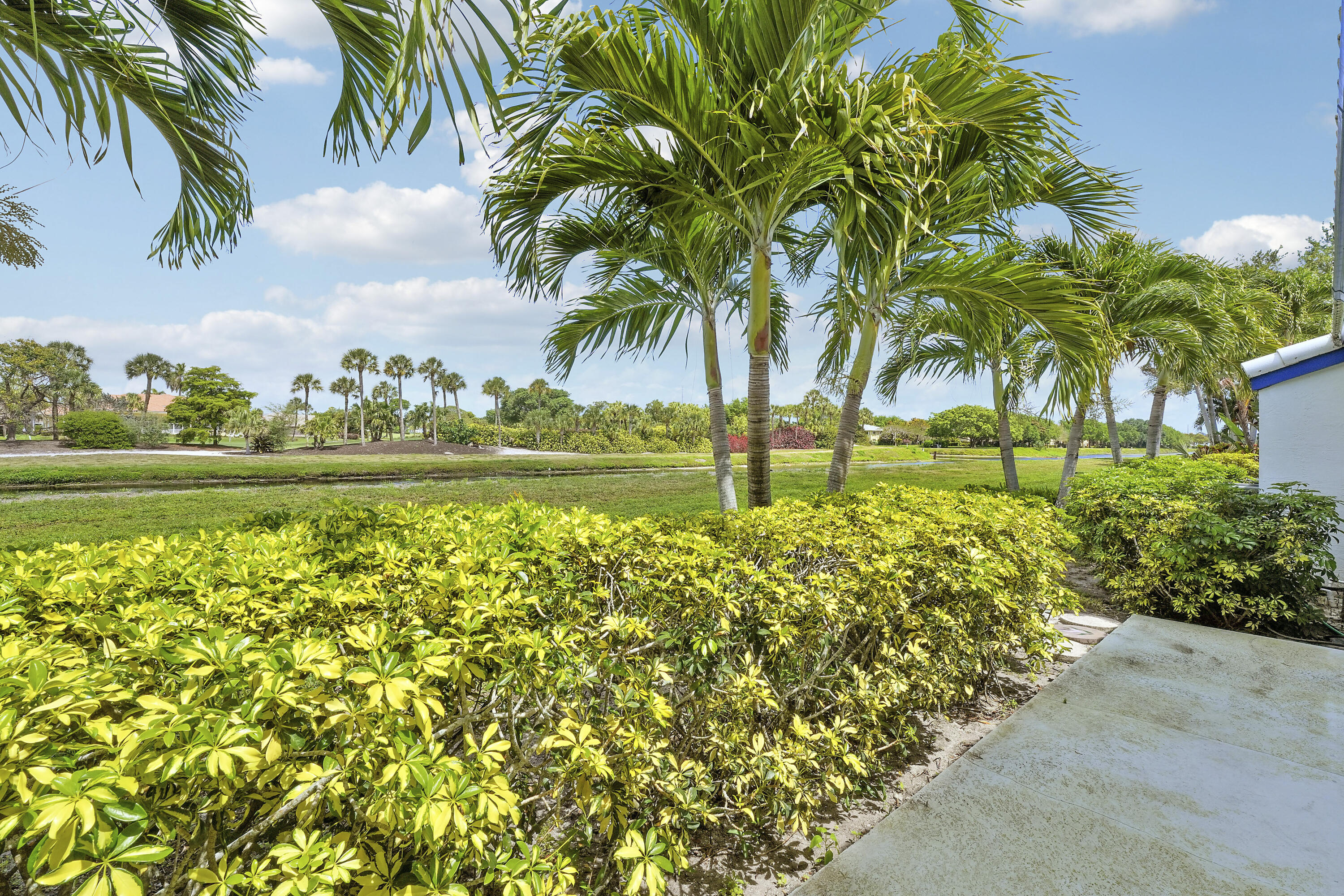 MYKONOS COURT OF BOCA GOLF & TENNIS CLUB - Residential