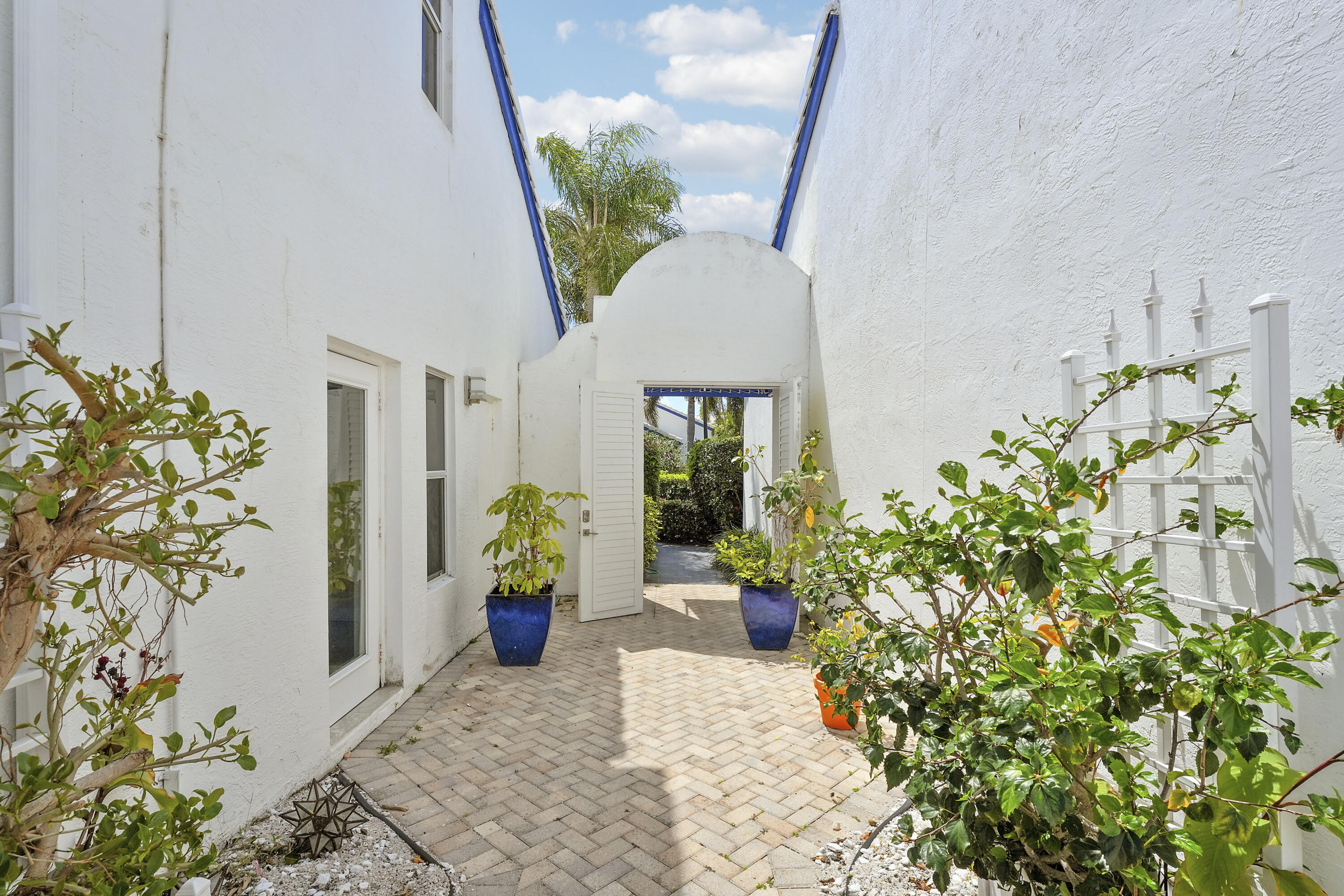 MYKONOS COURT OF BOCA GOLF & TENNIS CLUB - Residential