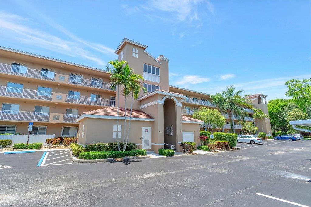 Photo of 5746 Crystal Shores Drive #206, Boynton Beach, FL 33437 (MLS # R11095359)