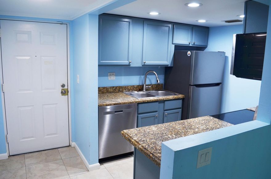 Clean and updated 1BR/1Bath Condo. This end unit has tiles throughout and a spacious covered balcony facing the golf course.No HOA application required. Centrally located in West Palm Beach and in close proximity to shopping, dining, entertainment and the beach.