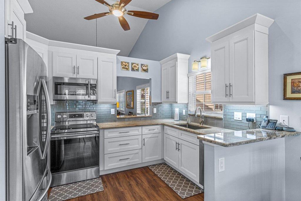 EMERALD POINTE 2 - Residential