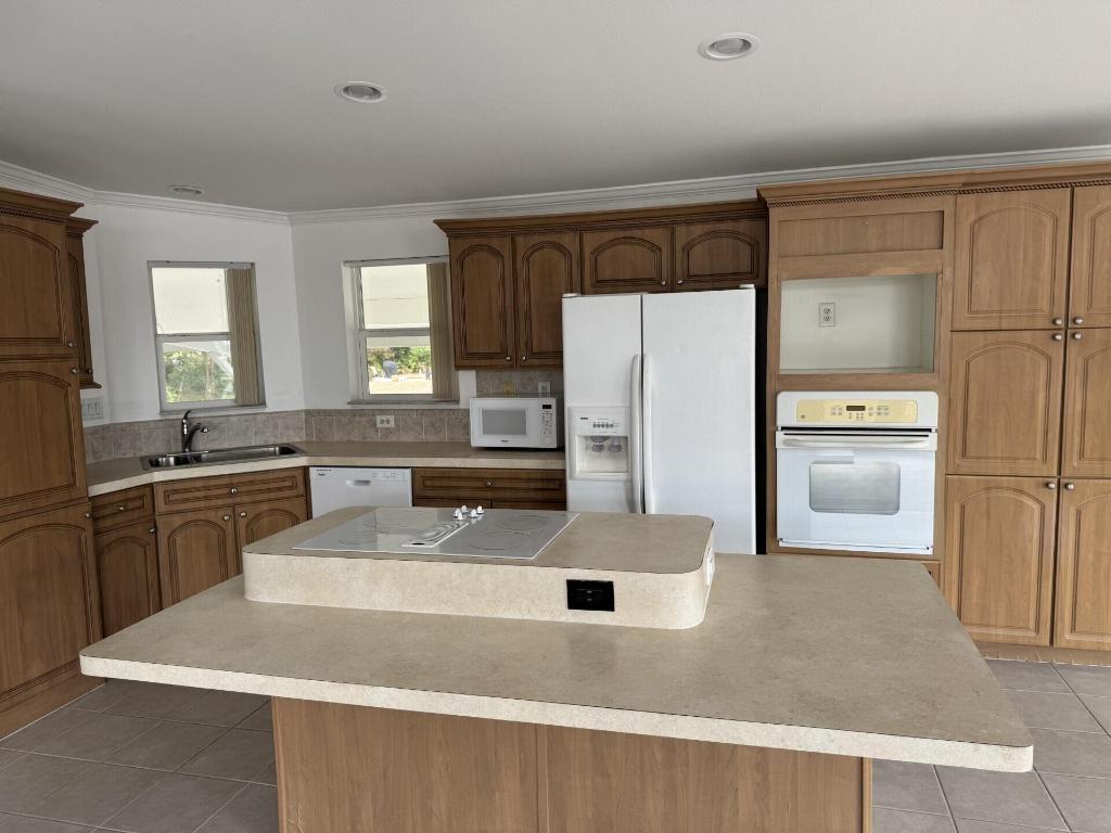 Spanish Lakes Country Club Village - Residential