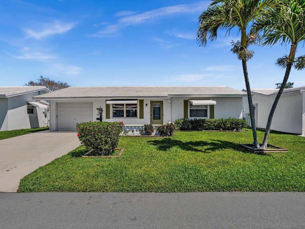 Photo of 909 SW 6th Avenue, Boynton Beach, FL 33426 (MLS # R11082833)