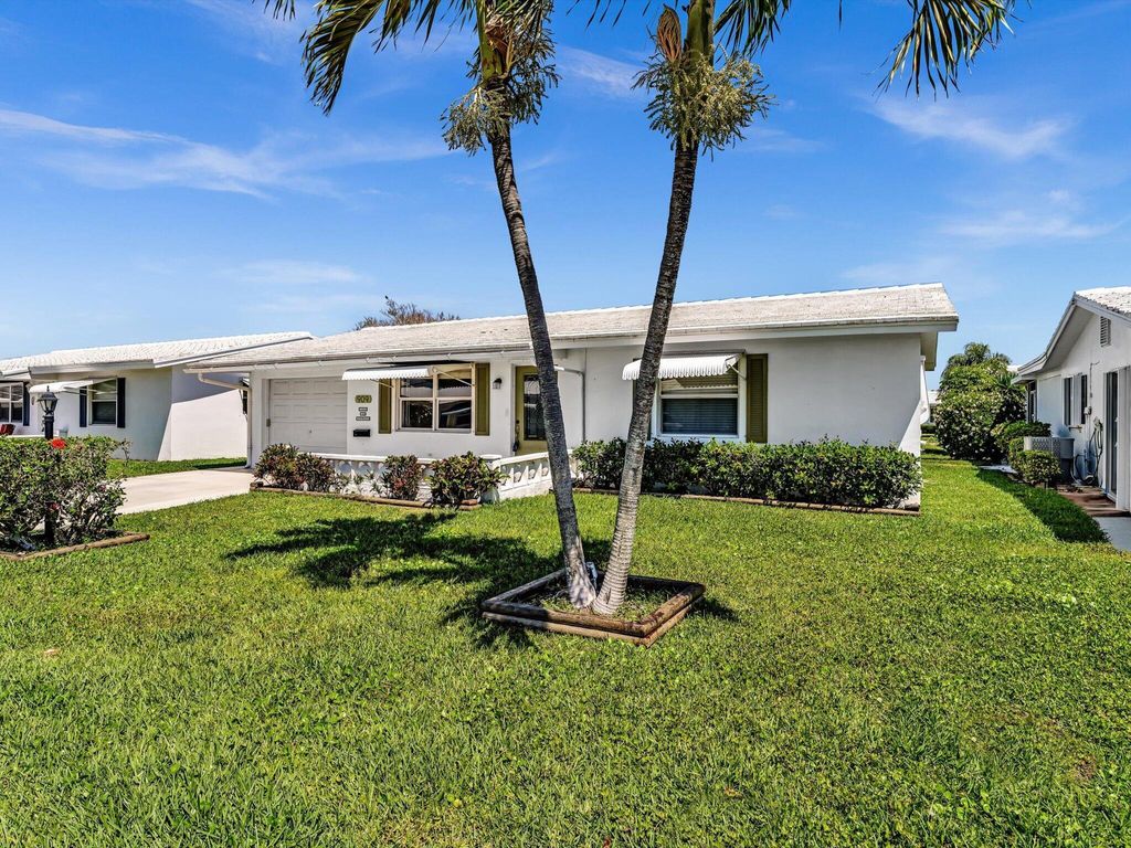 Photo of 909 SW 6th Avenue, Boynton Beach, FL 33426 (MLS # R11082833)