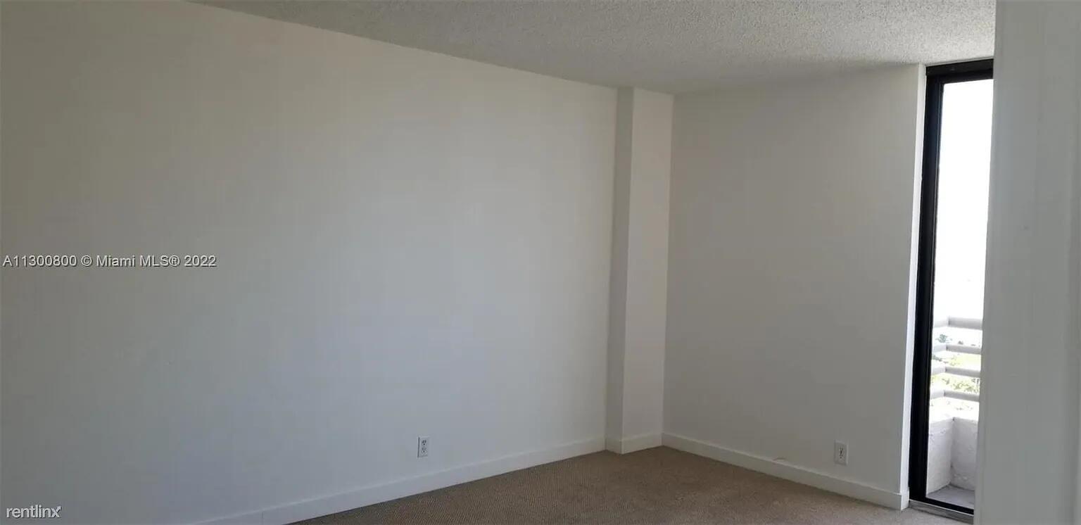 PARC CENTRAL AVENTURA SOU - Residential Lease