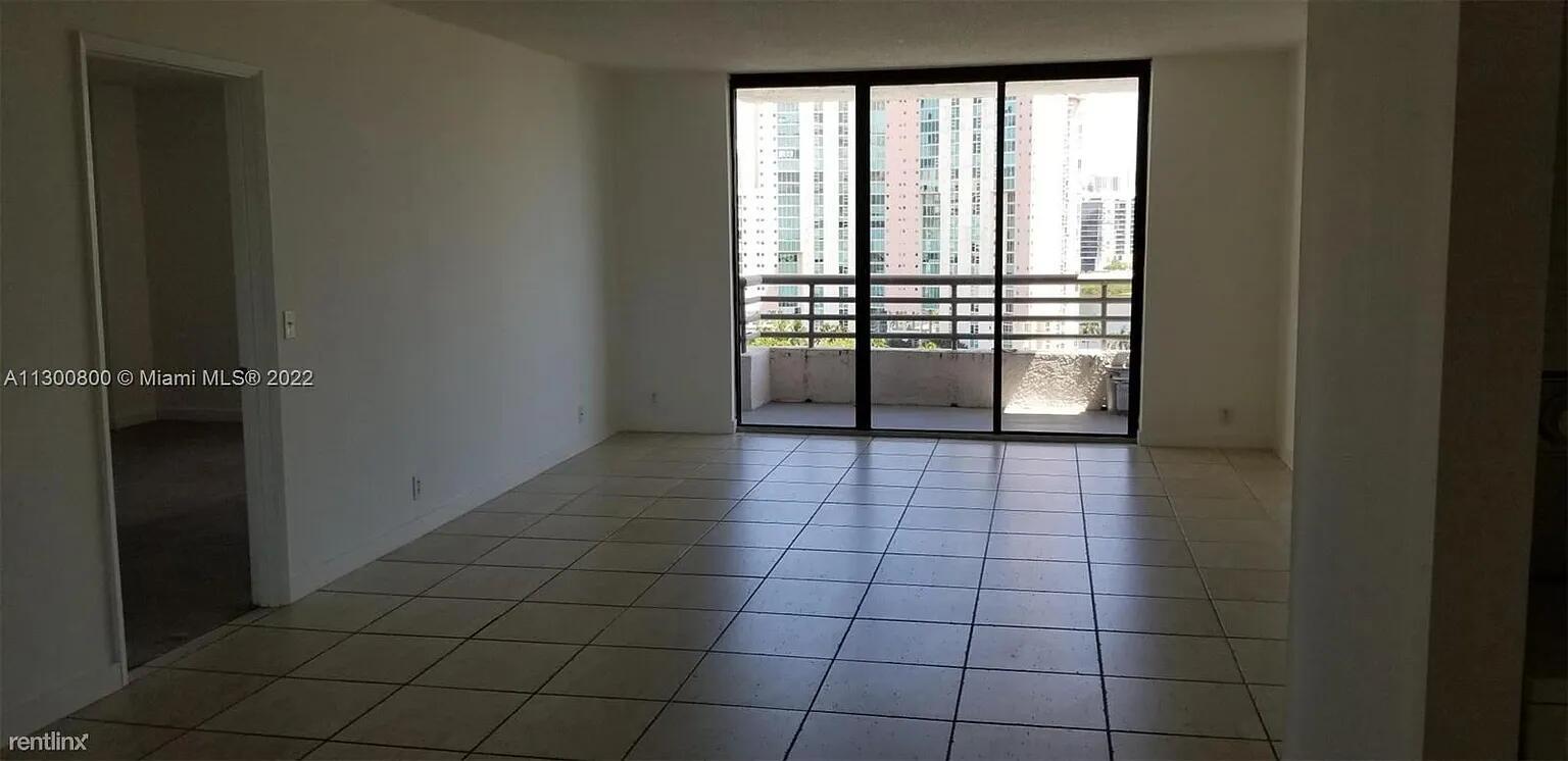 PARC CENTRAL AVENTURA SOU - Residential Lease