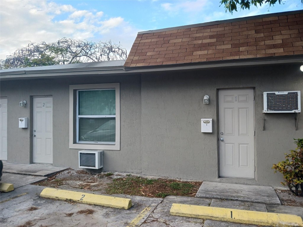 North Hollywood 4-1 B - Residential Income