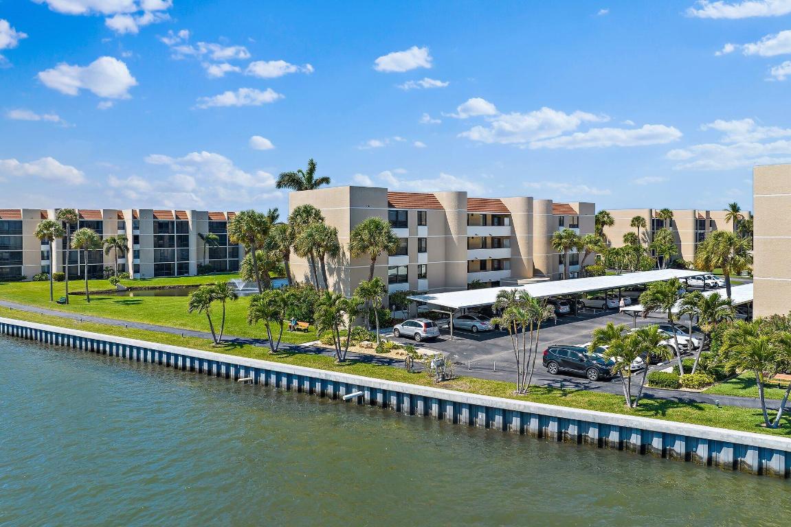 FAIRWINDS COVE CONDO - Residential