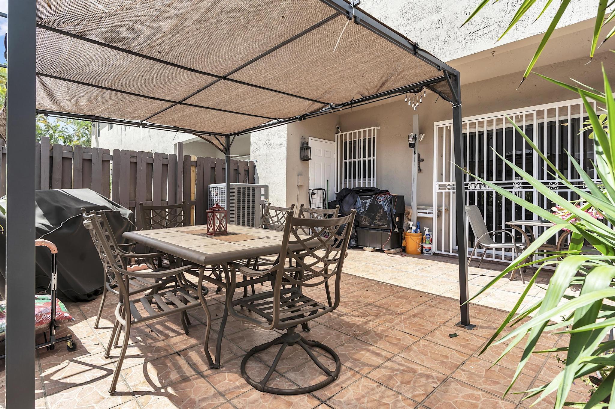 PASEOS AT MIAMI LAKES - Residential