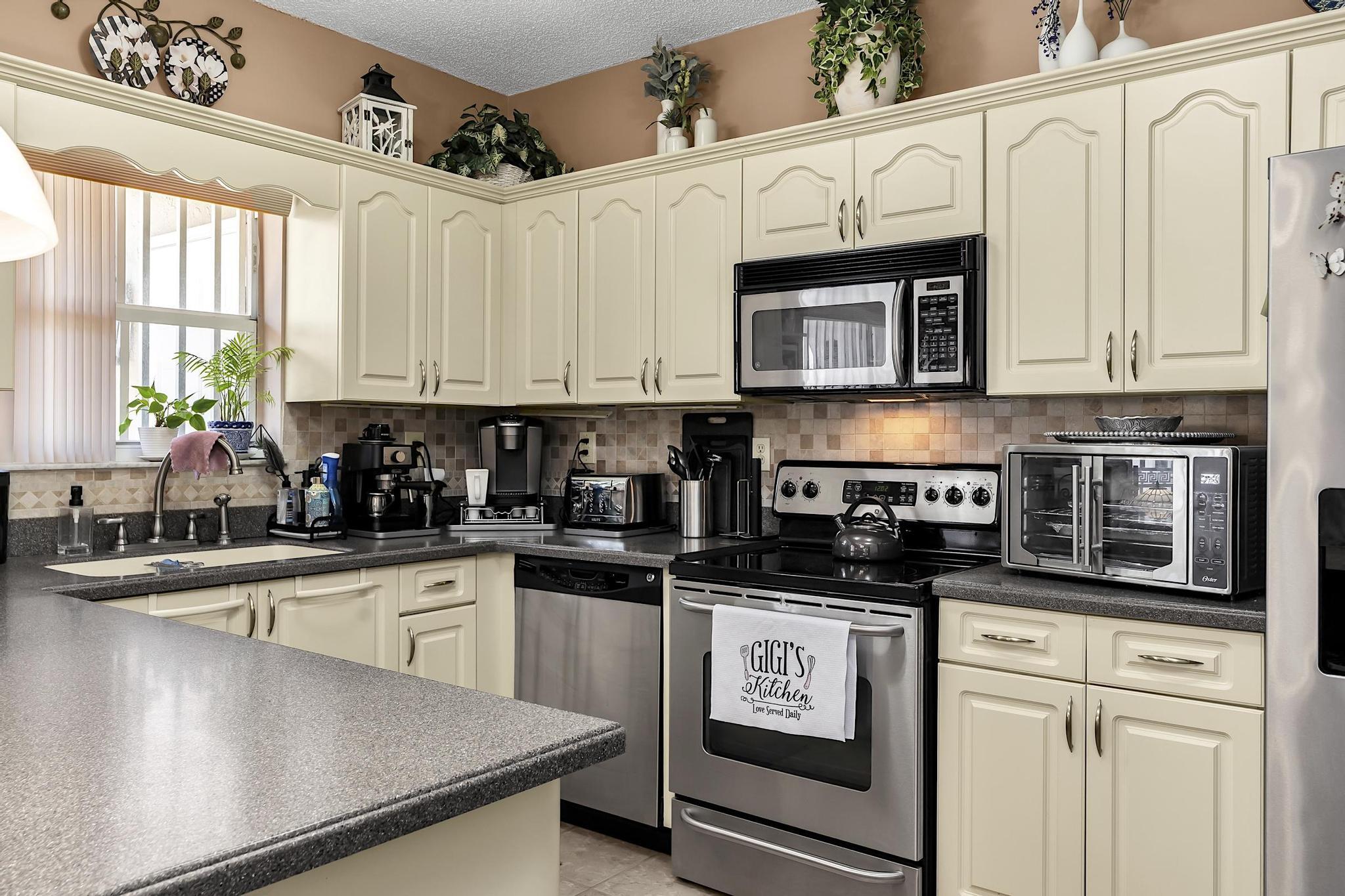 PASEOS AT MIAMI LAKES - Residential