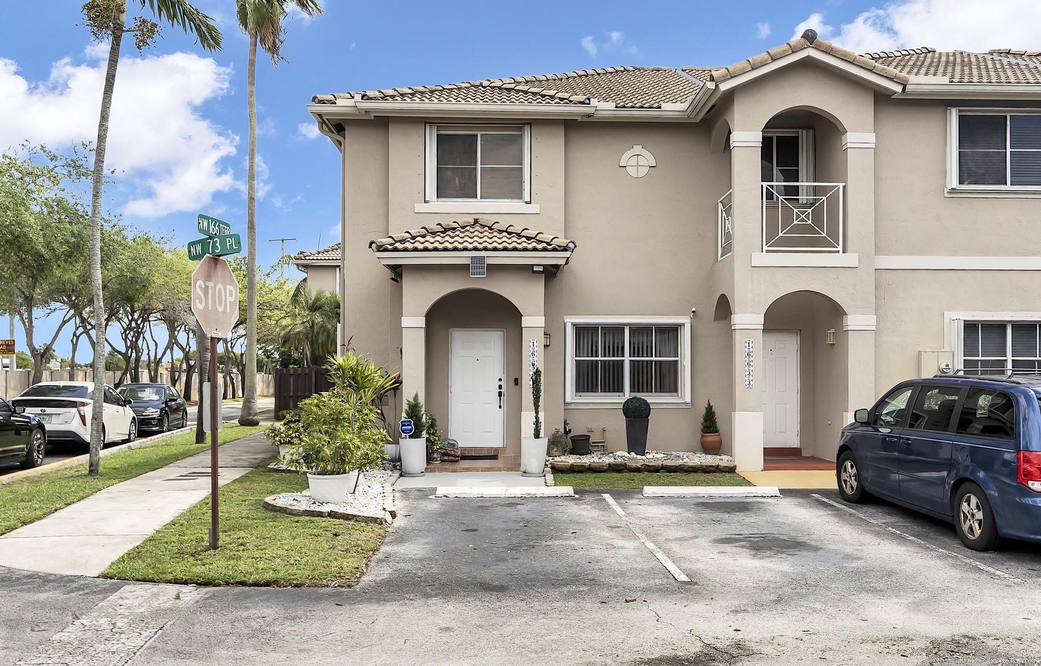 PASEOS AT MIAMI LAKES - Residential