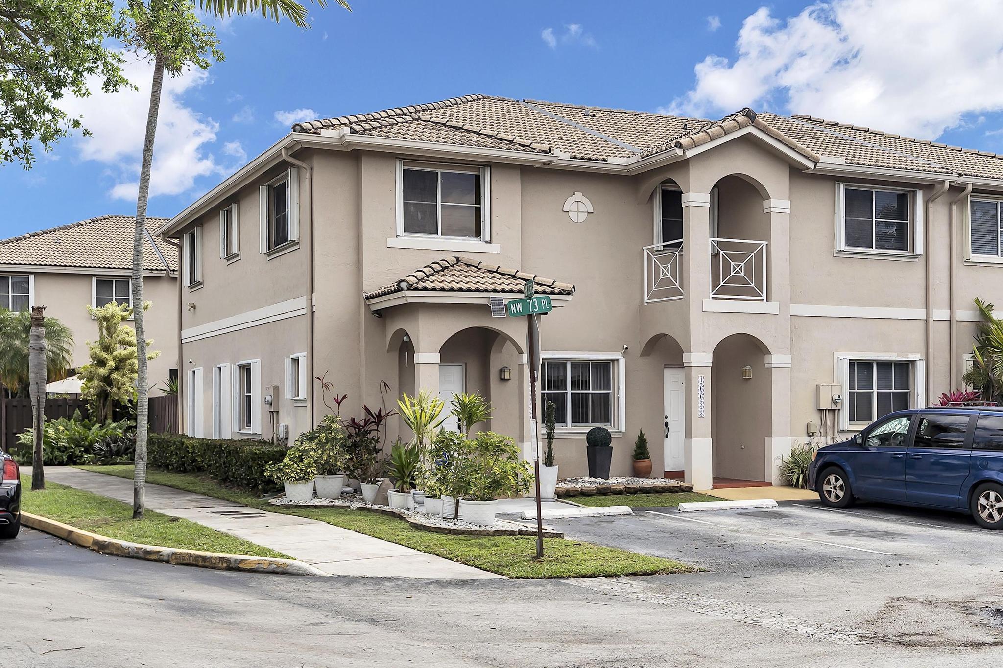 PASEOS AT MIAMI LAKES - Residential