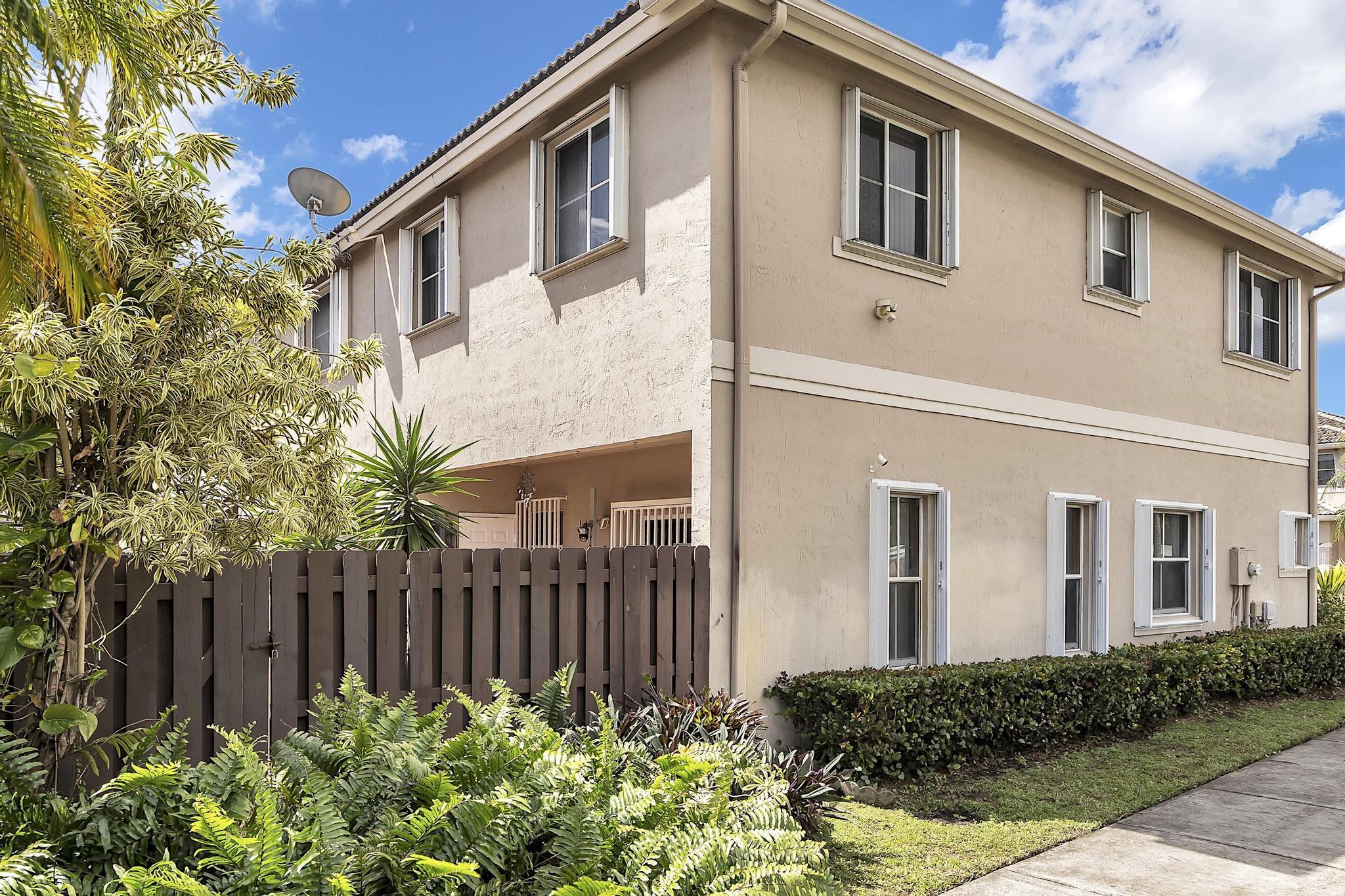 PASEOS AT MIAMI LAKES - Residential