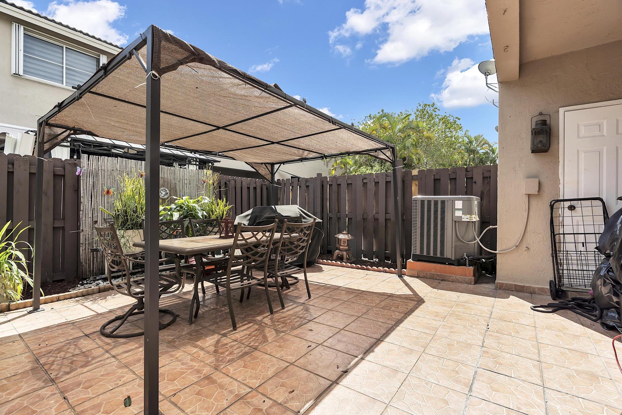 PASEOS AT MIAMI LAKES - Residential