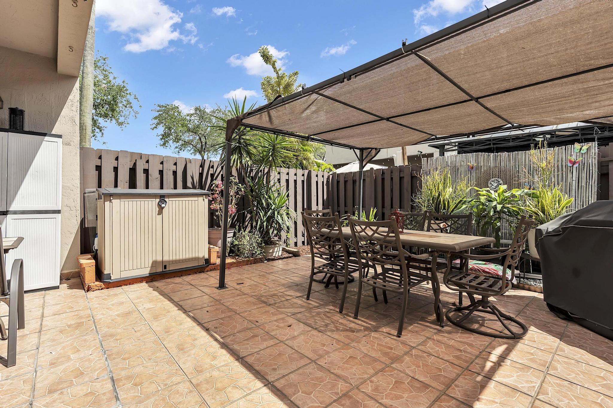 PASEOS AT MIAMI LAKES - Residential