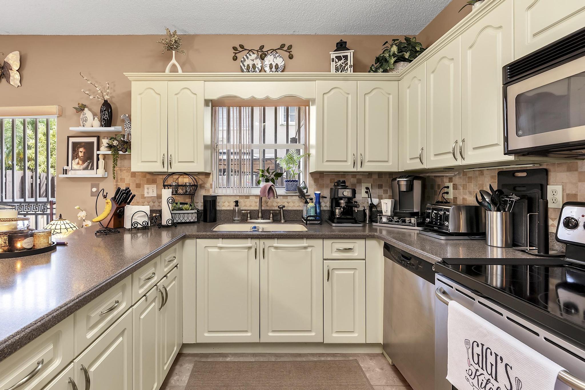 PASEOS AT MIAMI LAKES - Residential