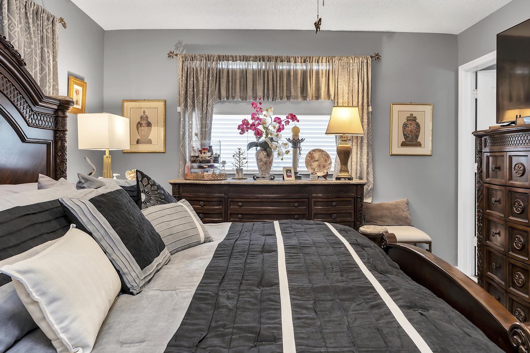 PASEOS AT MIAMI LAKES - Residential