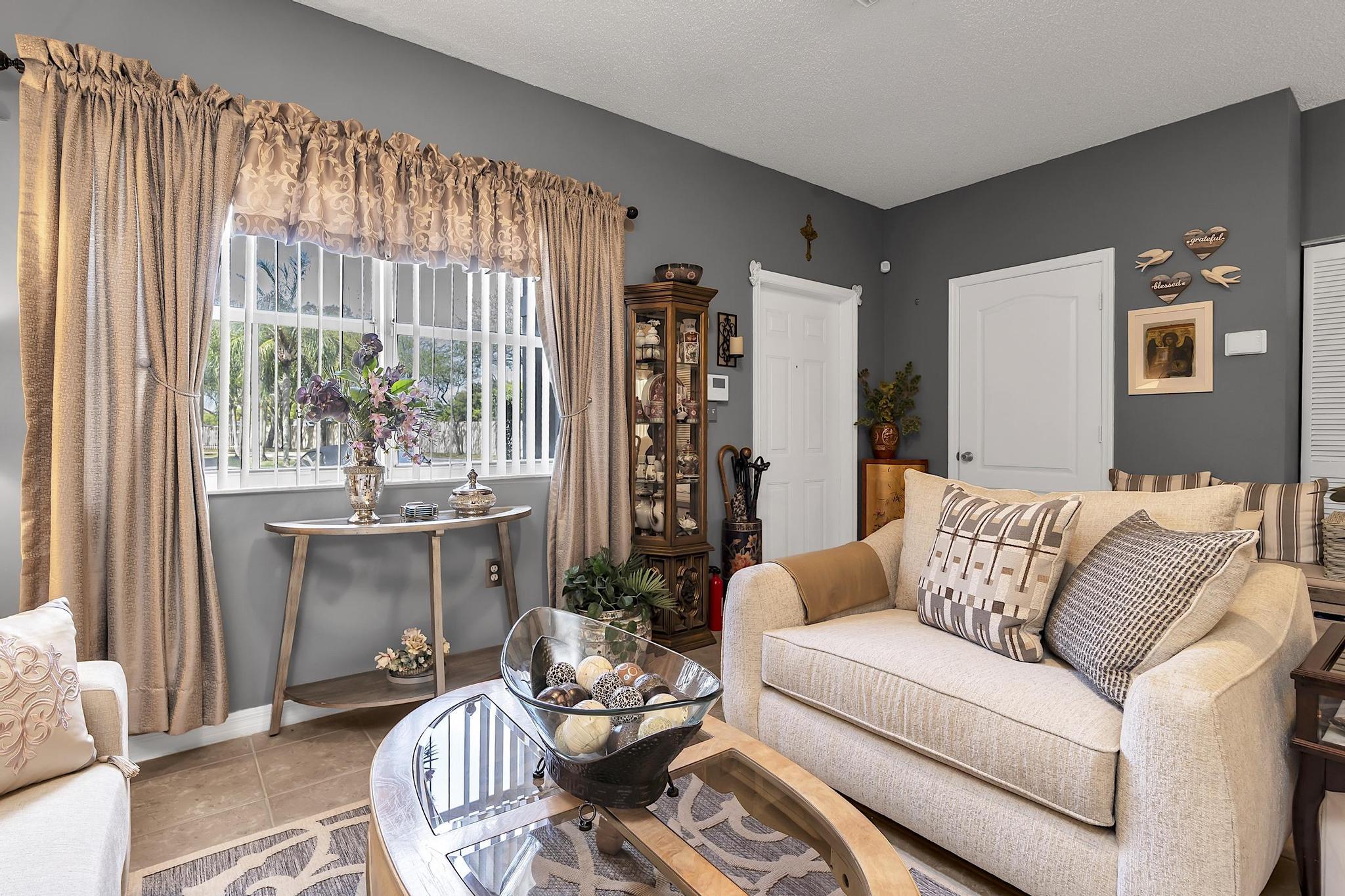 PASEOS AT MIAMI LAKES - Residential