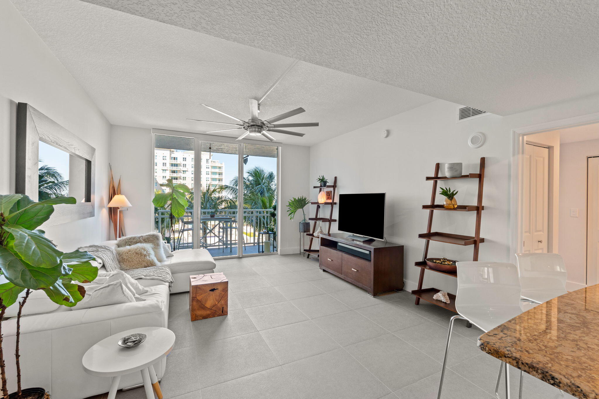 350 N Federal Highway 810