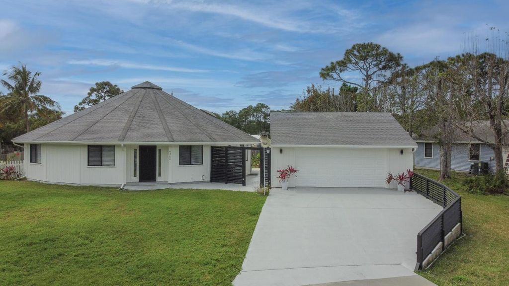 Photo of 6300 SE Phillips Bend Avenue, Stuart, FL 34997 (MLS # R10970303)