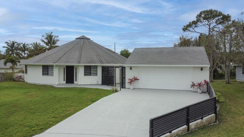Photo of 6300 SE Phillips Bend Avenue, Stuart, FL 34997 (MLS # R10970303)