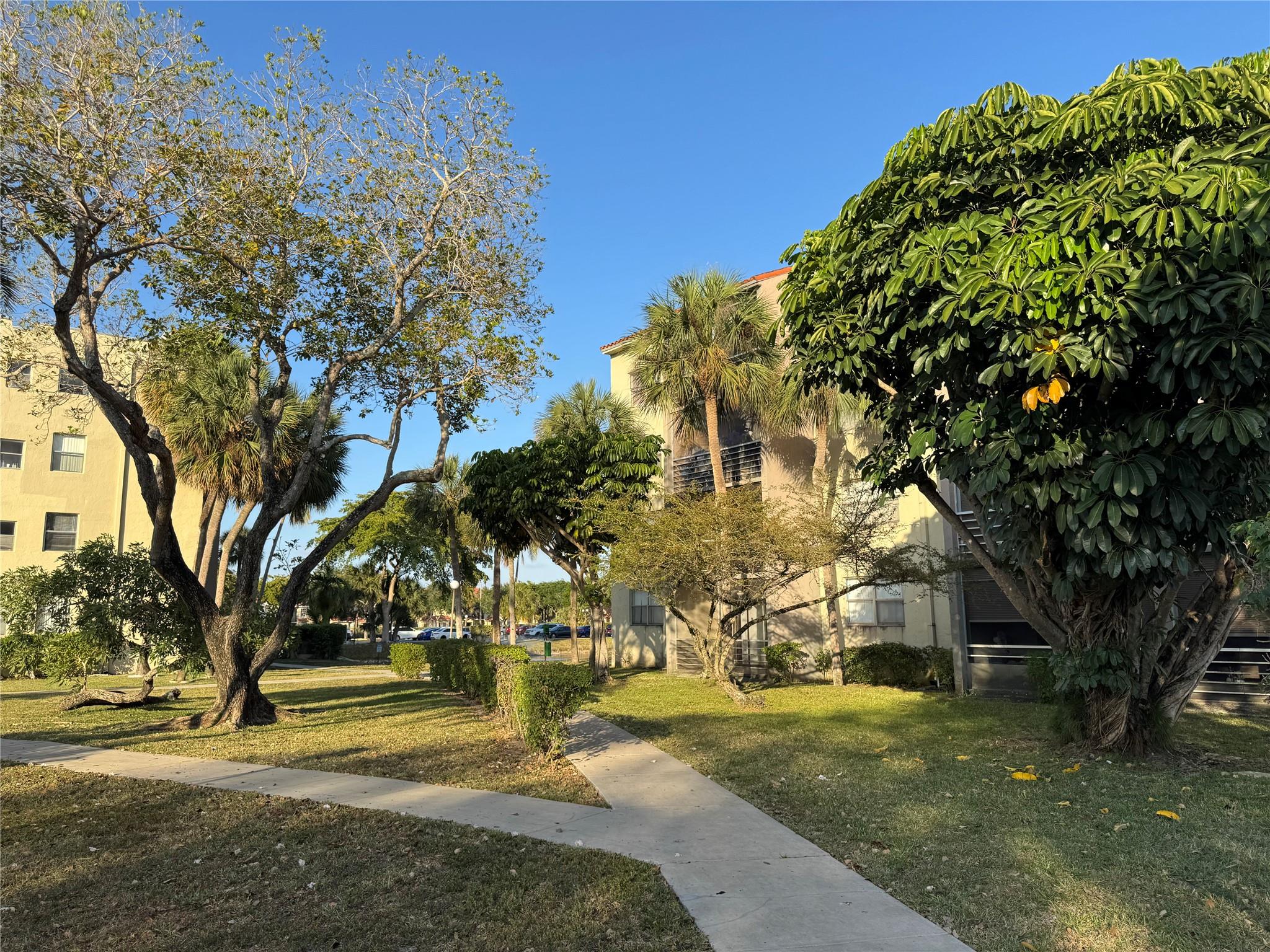 COURTYARDS OF BROWARD - Residential