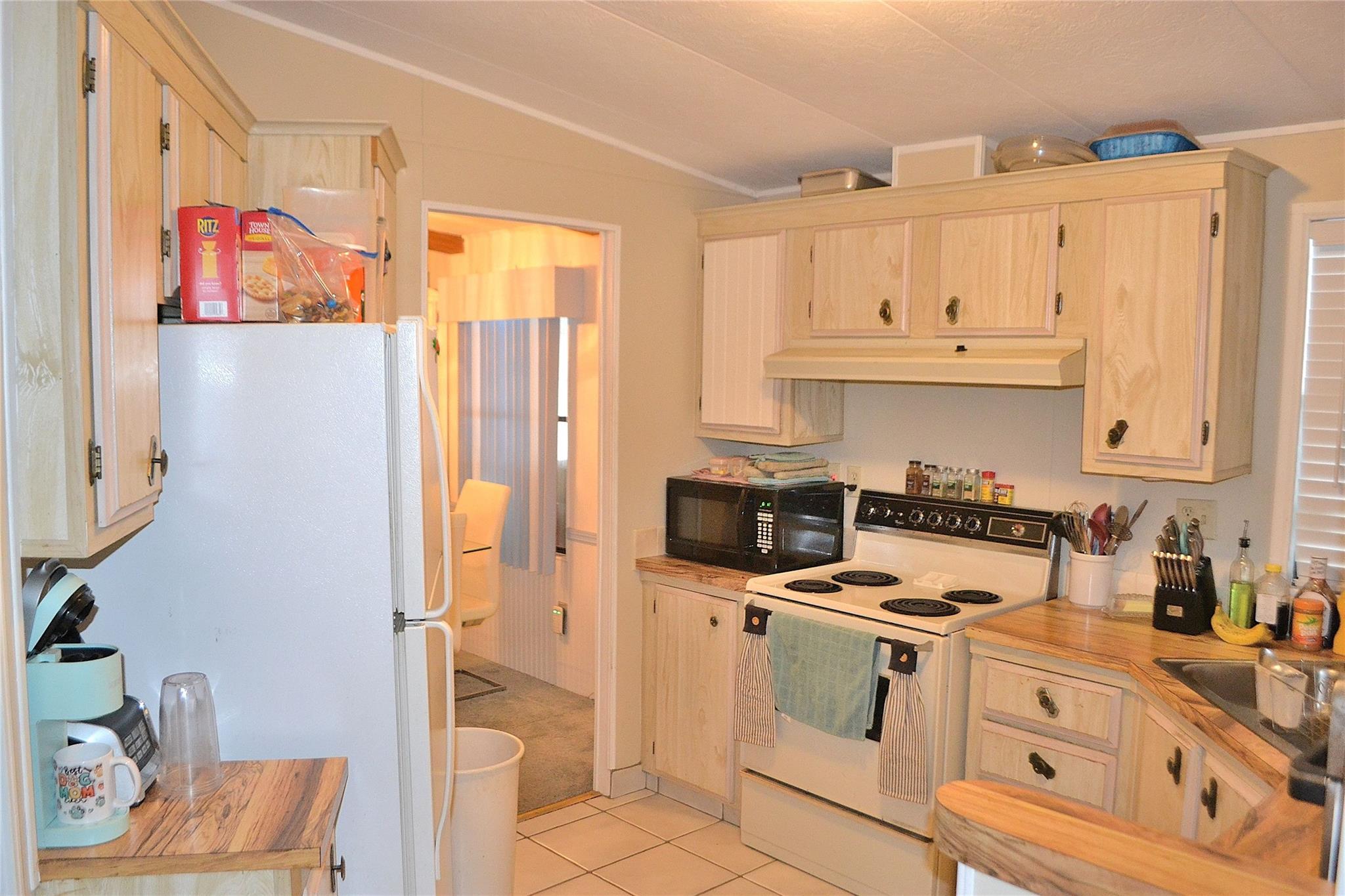 3039 SW 52nd St, Fort Lauderdale, FL, 33312/$257,000 1 3039 SW 52nd St