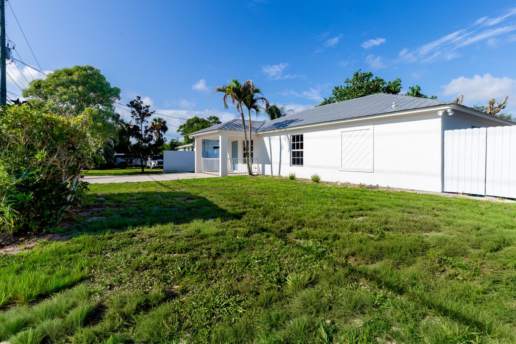 Photo of 5060 SE EBBTIDE Avenue, Stuart, FL 34997 (MLS # B26058192)