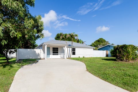 Photo of 5060 SE EBBTIDE Avenue, Stuart, FL 34997 (MLS # B26058192)