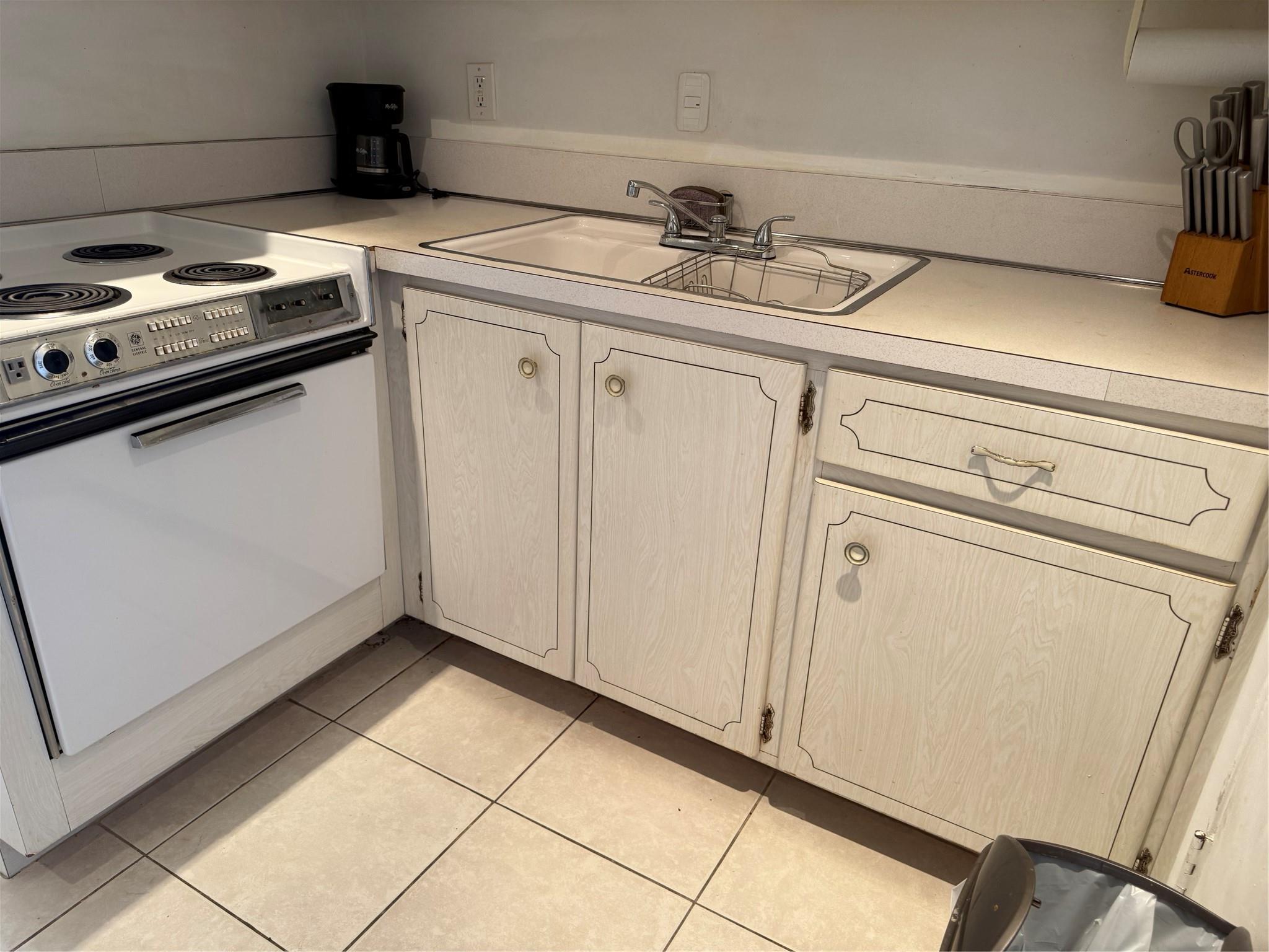 VIRGINIAN APARTMENTS - Residential Lease