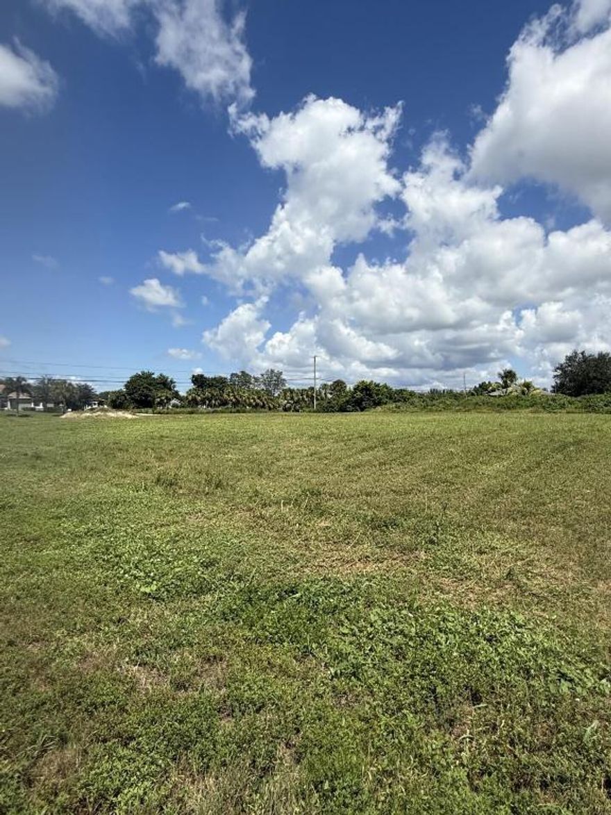 Prime corner homesite on paved Mandarin Blvd & 35th Ct N in The Acreage. Lots 490 and 500 have been completely cleared and improved with loads of fill dirt, making them level and ready to build. Enjoy a quiet, country setting with quick access to Seminole Pratt Whitney Rd and nearby Westlake amenities—shopping, restaurants, movie theater, farm markets, and the new Palm Beach County Tax Collector service center. Close to Palm Beach State College - Loxahatchee Groves and area schools. No HOA; AR zoning in unincorporated Palm Beach County. Drive by anytime—no appointment needed.