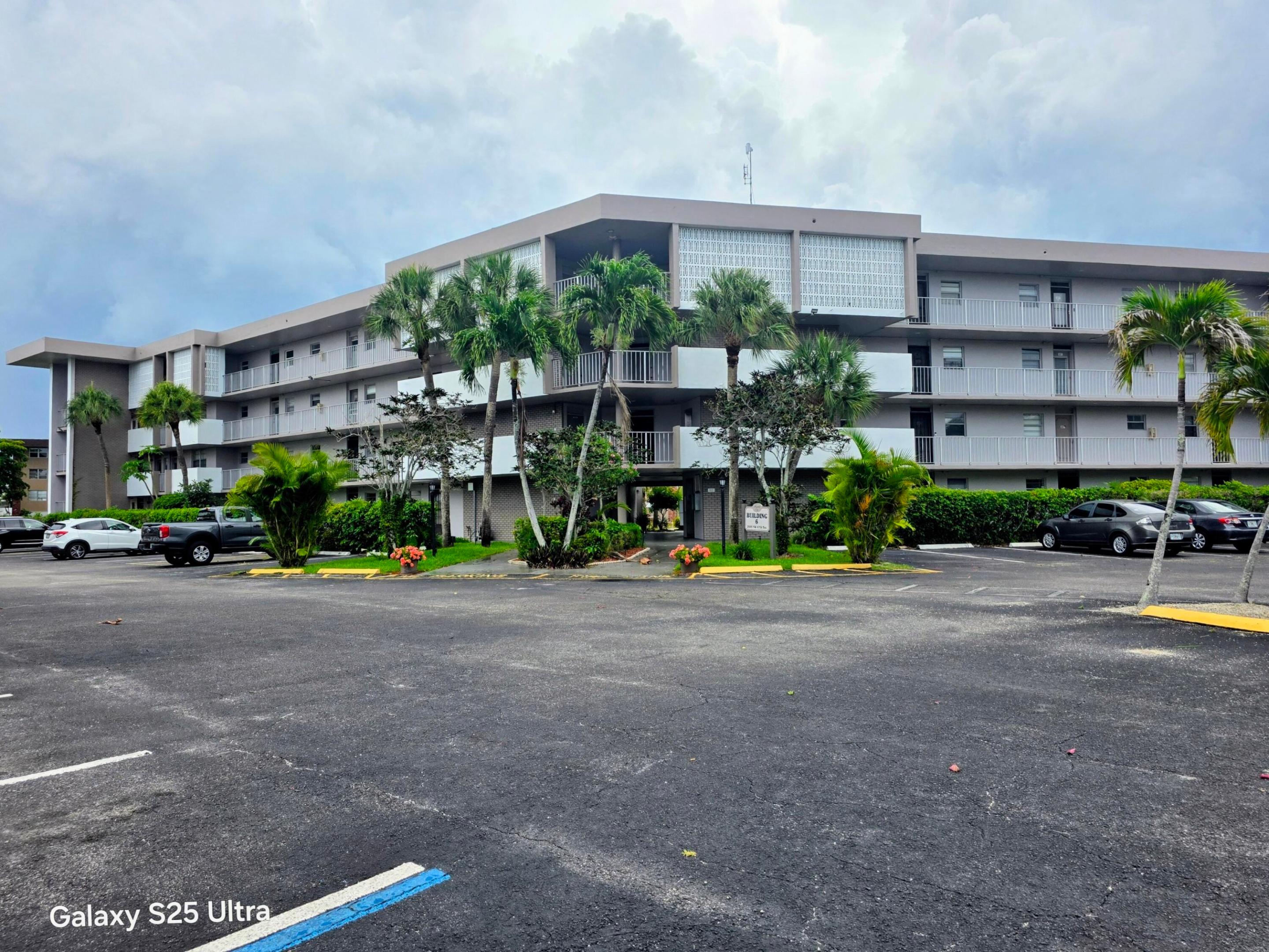 LAUDERDALE OAKS CONDO 4 - Residential
