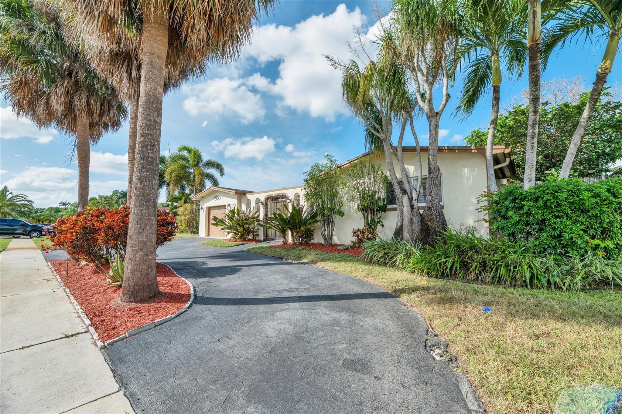 Pasadena Lakes South 75-4 - Residential