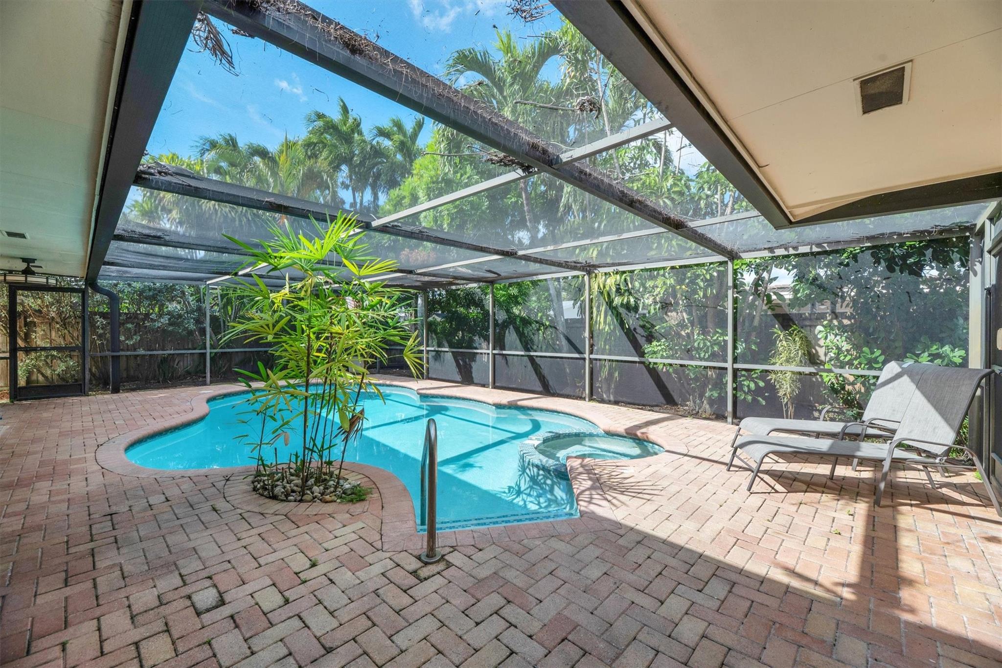 Pasadena Lakes South 75-4 - Residential