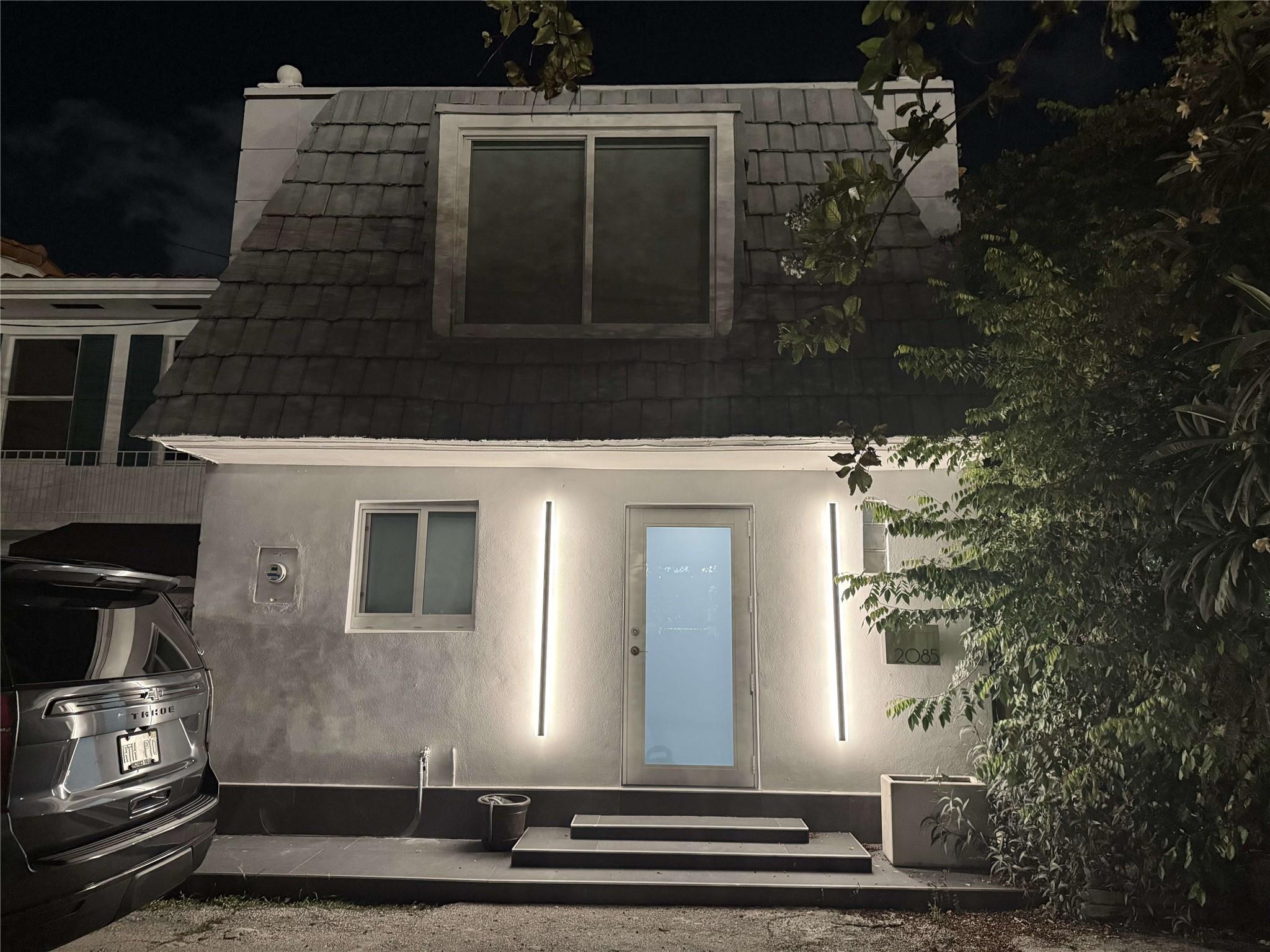 2085 NE 123rd St 2085, North Miami, FL, 33181/$880,000 2 2085 NE 123rd St 2085