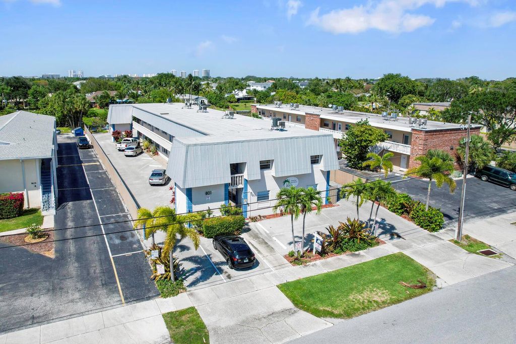 Photo of 801 Hummingbird Way #105, North Palm Beach, FL 33408 (MLS # R11109383)