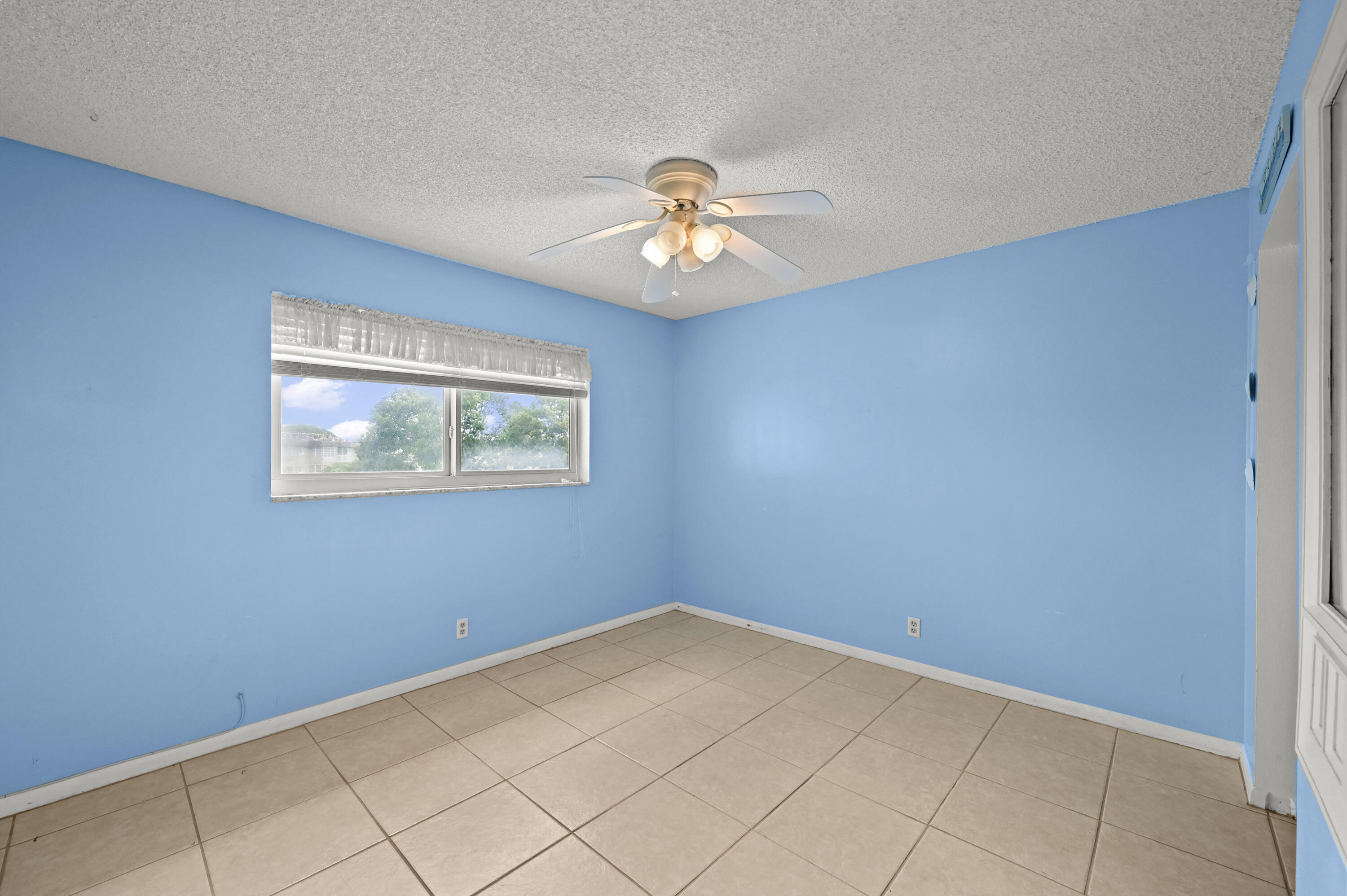 LAKESIDE VILLAGE COND NO 7 - Residential