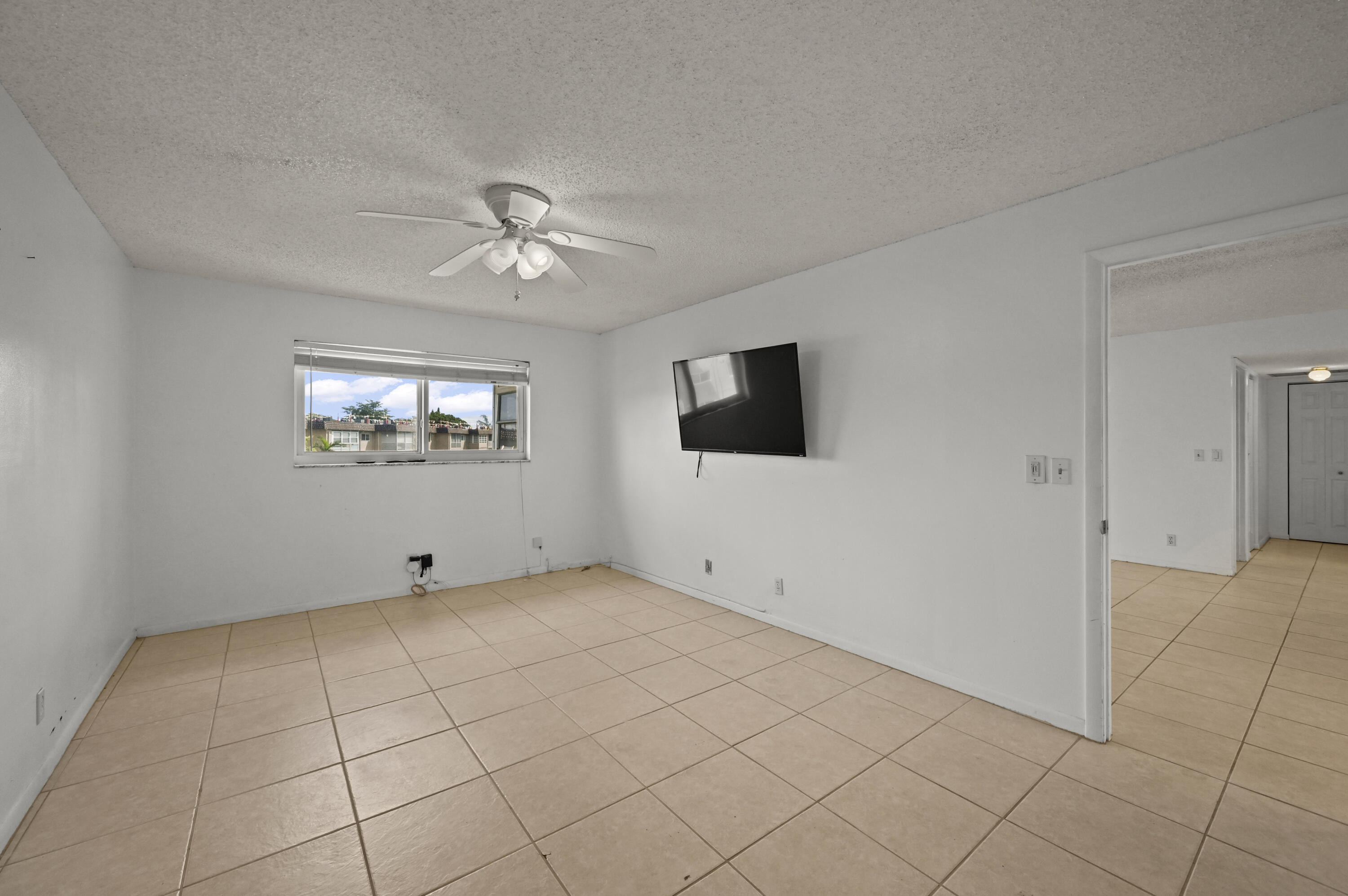 LAKESIDE VILLAGE COND NO 7 - Residential